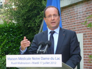 Hollande lance un débat sur la fin de vie